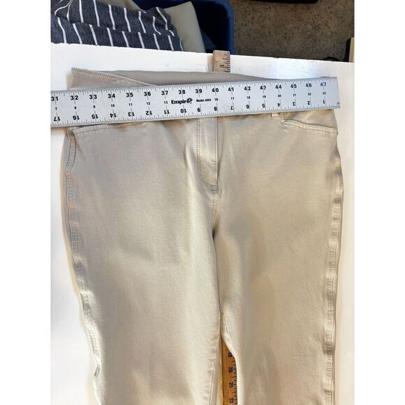 Chicos So Slimming Capri Cream Crop Pants Size 2 Vanity - Picture 5 of 10